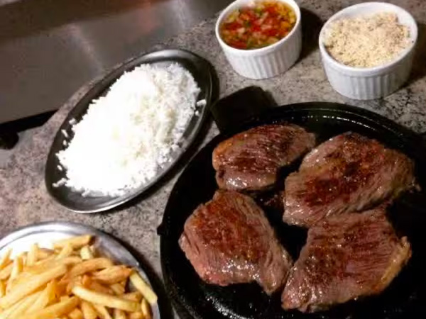 Caranguejo, Pizzas, Hambúrgueres e os Melhores Pratos Regionais além de Pastel, Coxinha, Hamburguer de Picanha e o Crooc Empanado.