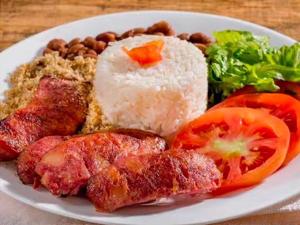 Caranguejo, Pizzas, Hambúrgueres e os Melhores Pratos Regionais além de Pastel, Coxinha, Hamburguer de Picanha e o Crooc Empanado.